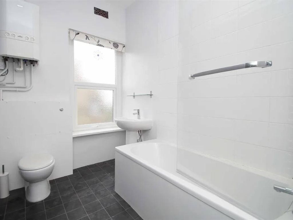 1 bed terraced house to rent in Edgar Road, Sanderstead, South Croydon CR2, £1,375 pcm