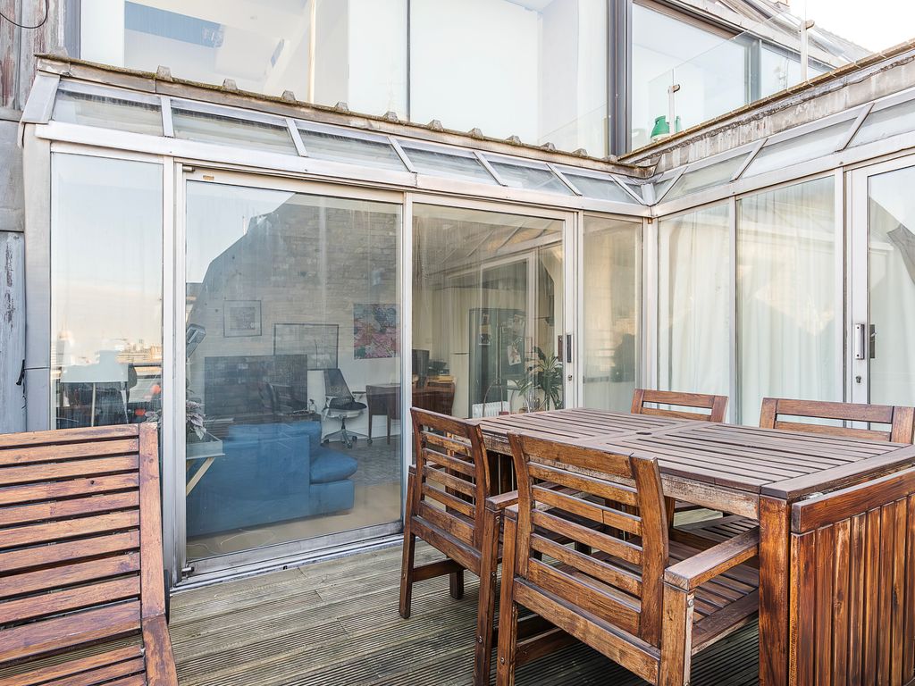 1 bed penthouse for sale in Shad Thames, London SE1, £1,000,000