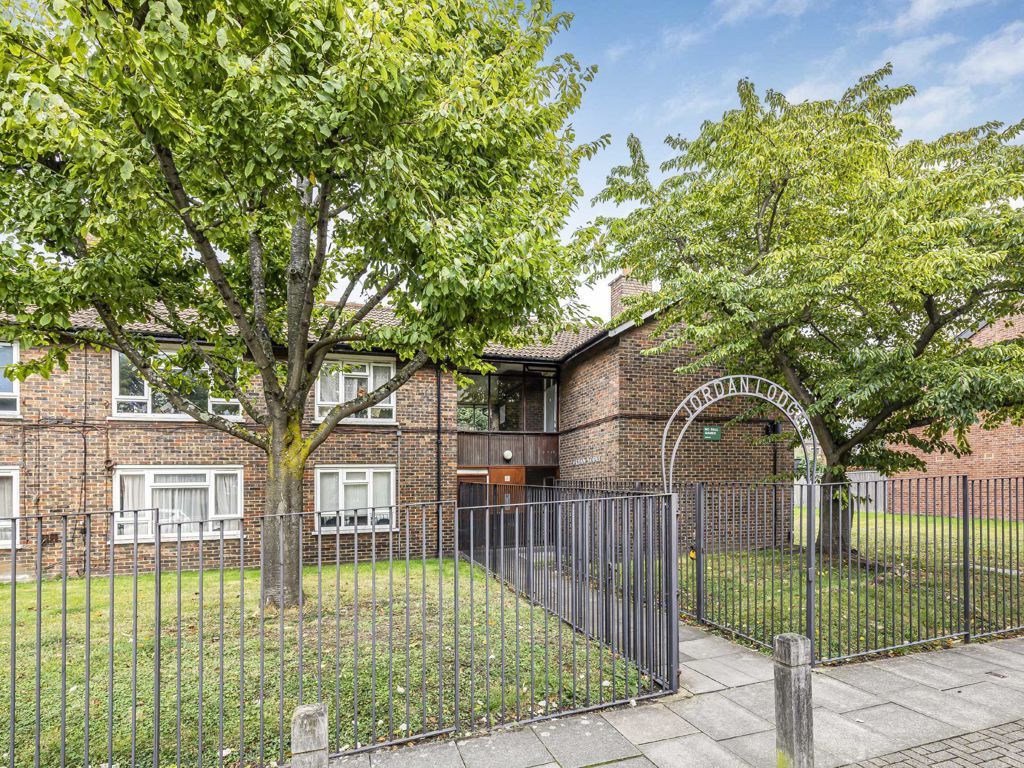1 bed flat for sale in Nutwell Street, London SW17, £345,000