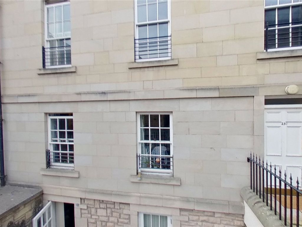 4 bed flat to rent in Gayfield Square, Edinburgh EH1, £2,650 pcm