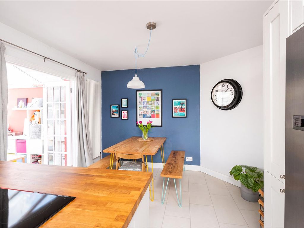 3 bed property for sale in The Oval, Bath BA2, £395,000