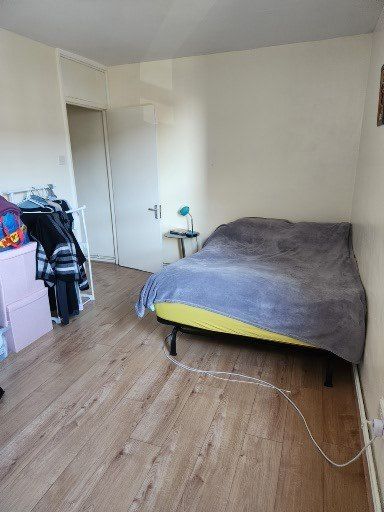 2 bed flat for sale in Northumberland Park, London N17, £210,000