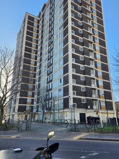 2 bed flat for sale in Northumberland Park, London N17, £210,000