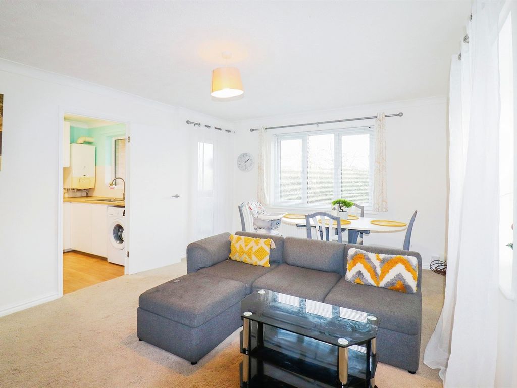 2 bed flat for sale in Bentley Way, Weston Road, Norwich NR6, £145,000