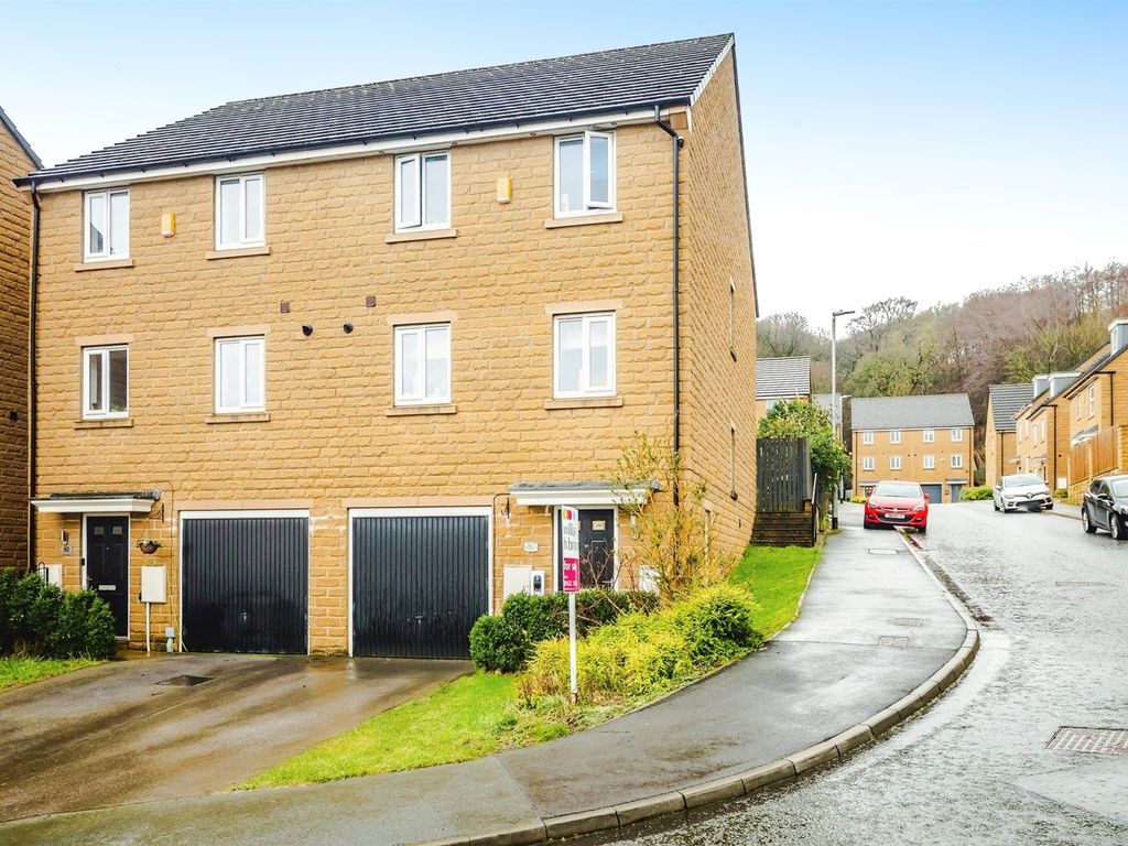 3 bed semi-detached house for sale in Fountain Head Road, Halifax HX2, £270,000