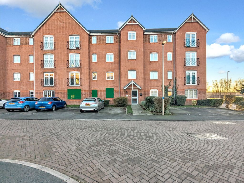 2 bed flat for sale in Blount Close, Crewe, Cheshire CW1, £80,000