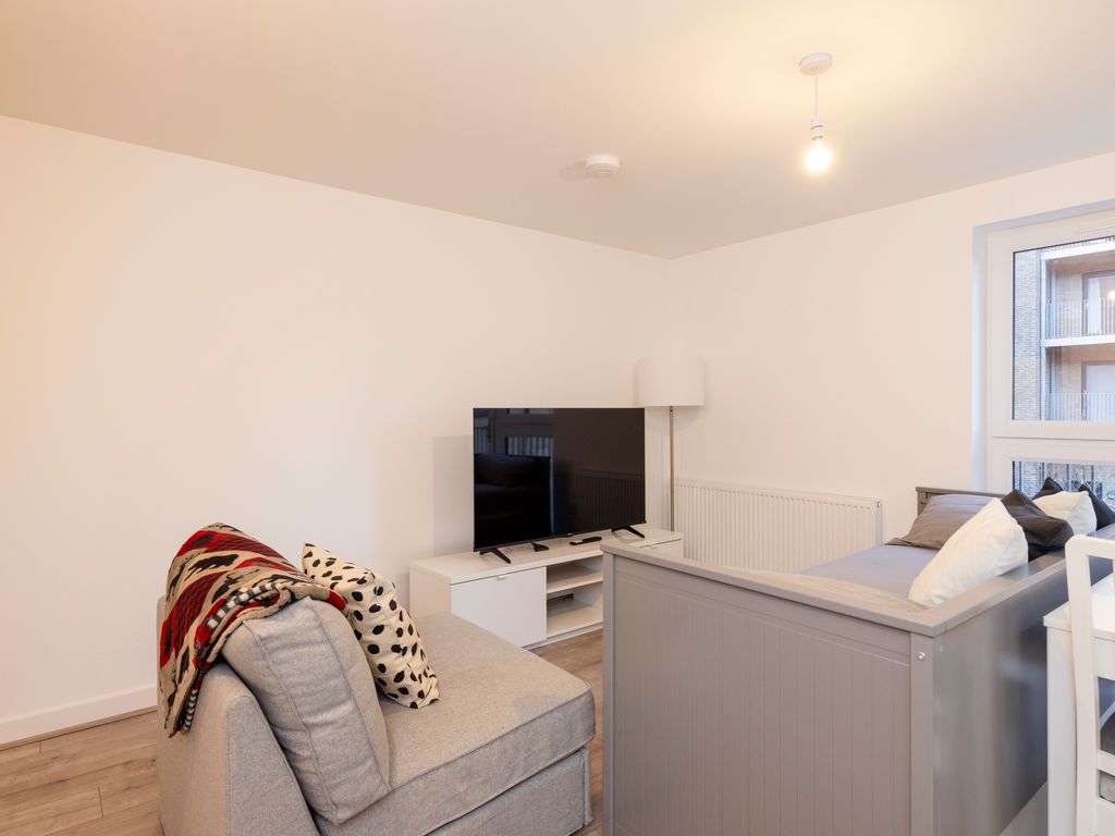 1 bed flat to rent in Shrubhill Walk, Edinburgh EH7, £1,450 pcm