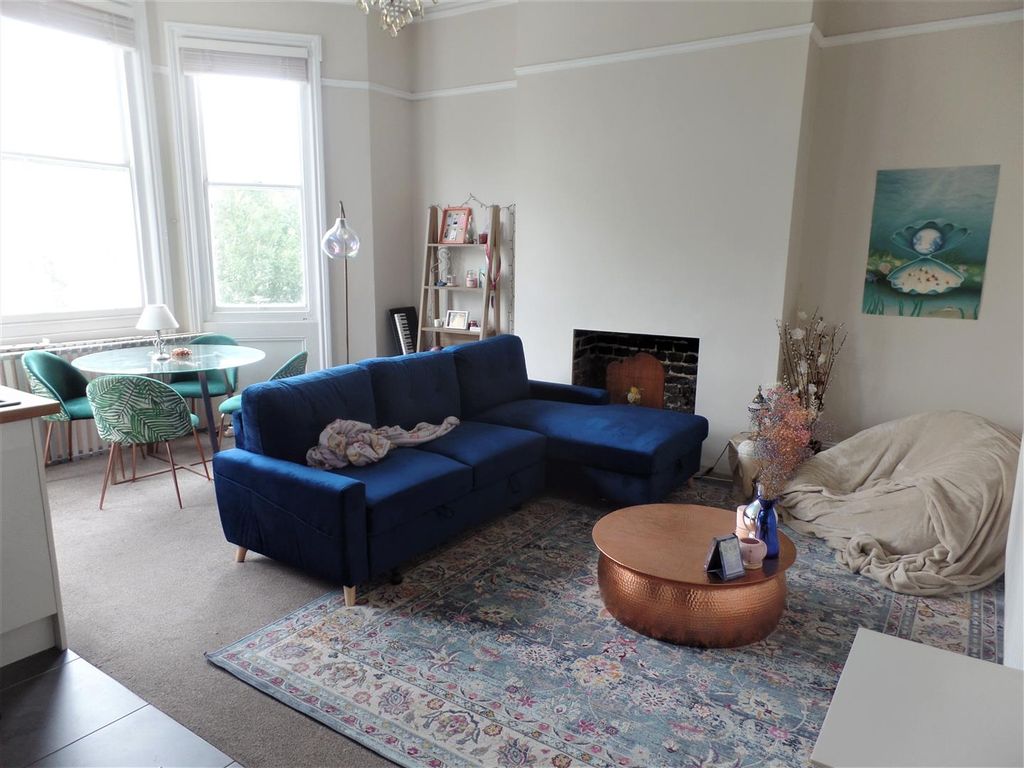 1 bed flat for sale in Buckingham Road, Brighton BN1, £250,000