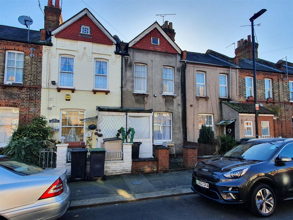 2 bed terraced house for sale in Moselle Avenue, London N22, £400,000