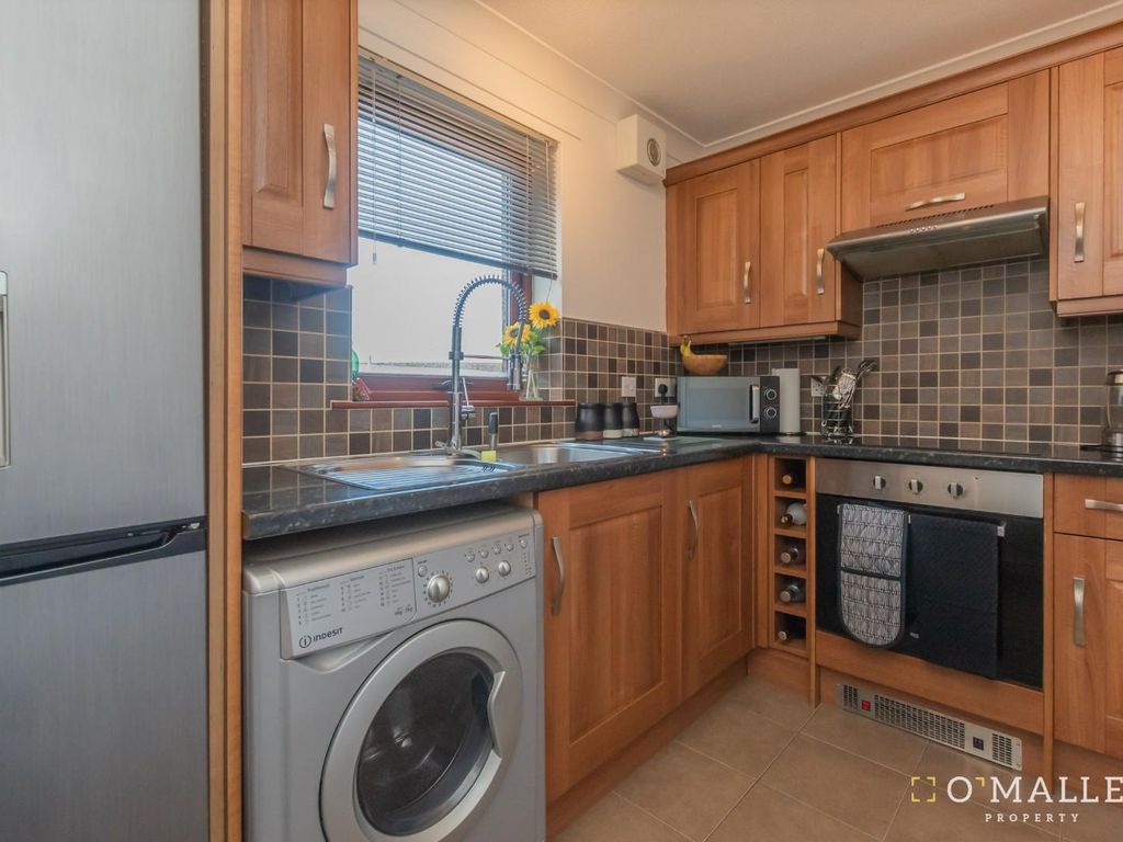 2 bed flat for sale in Curran Court, Tillicoultry FK13, £89,995