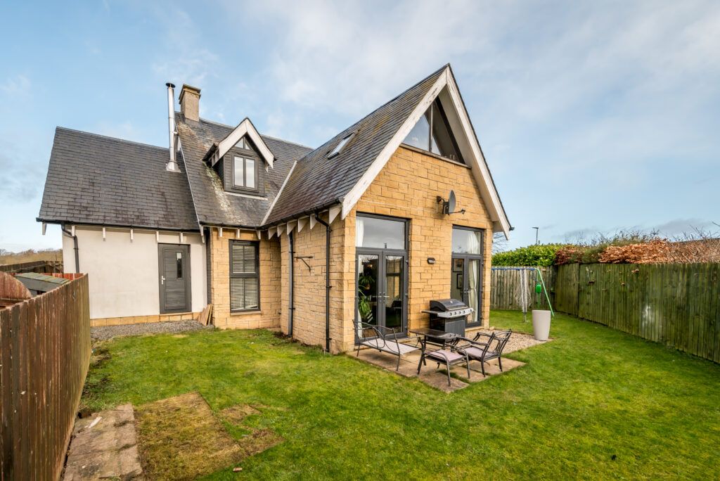3 bed detached house for sale in Kellas Road, Wellbank, Broughty Ferry, Dundee DD5, £325,000