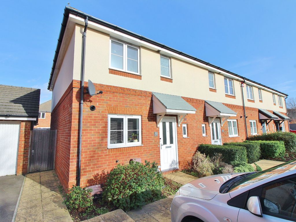 2 bed end terrace house for sale in Guardians Way, Portsmouth PO3, £285,000