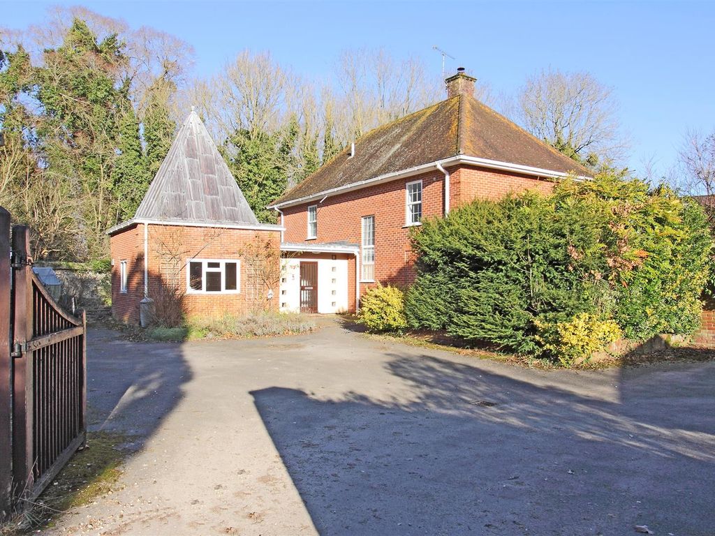 4 bed detached house to rent in Church Street, Amesbury, Salisbury SP4, £1,850 pcm