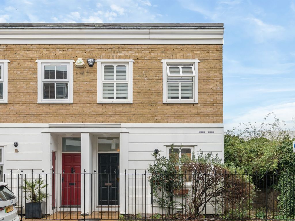 3 bed end terrace house for sale in Gilbert Road, London SE11, £1,150,000
