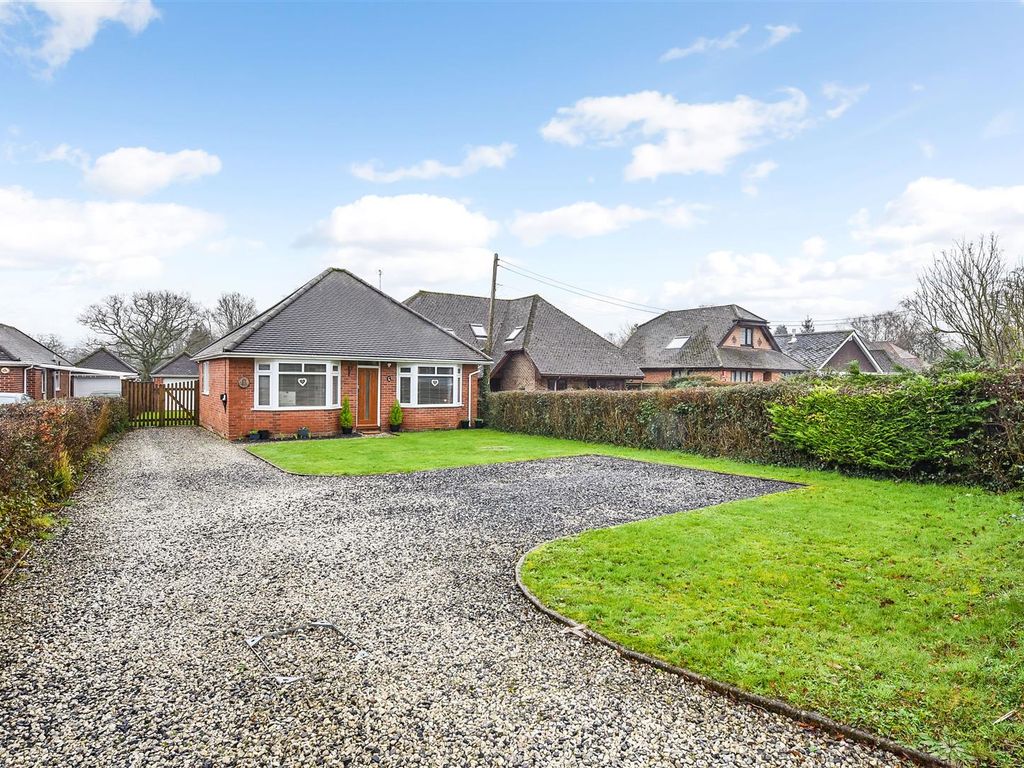 3 bed detached bungalow for sale in Woodlands Road, Woodlands, Hampshire SO40, £625,000