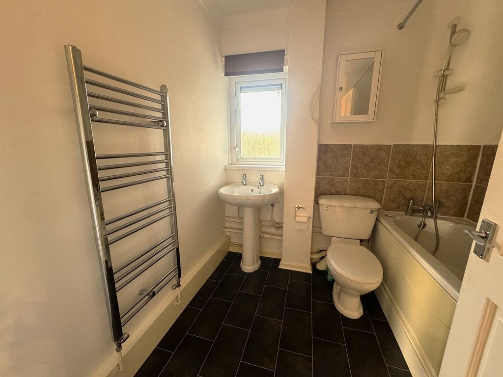 1 bed flat for sale in Caeglas Road, Rumney, Cardiff. CF3, £90,000