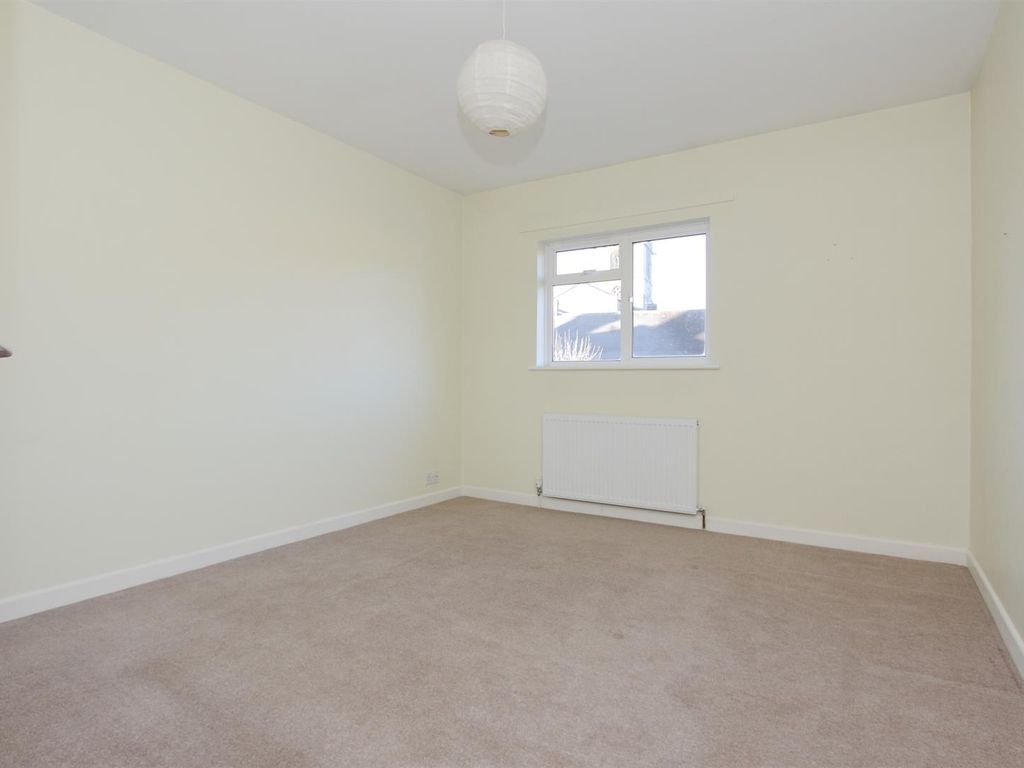 4 bed property to rent in High Street, Gillingham SP8, £1,600 pcm