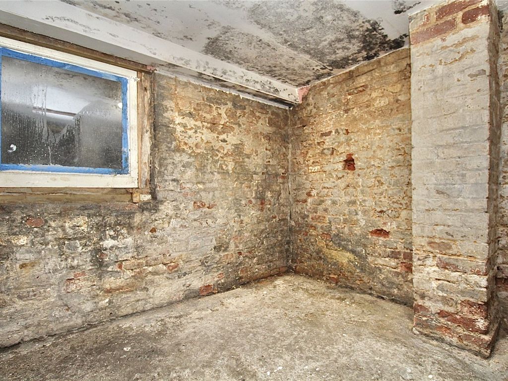 3 bed flat for sale in Museum Street, Ipswich, Suffolk IP1, £260,000