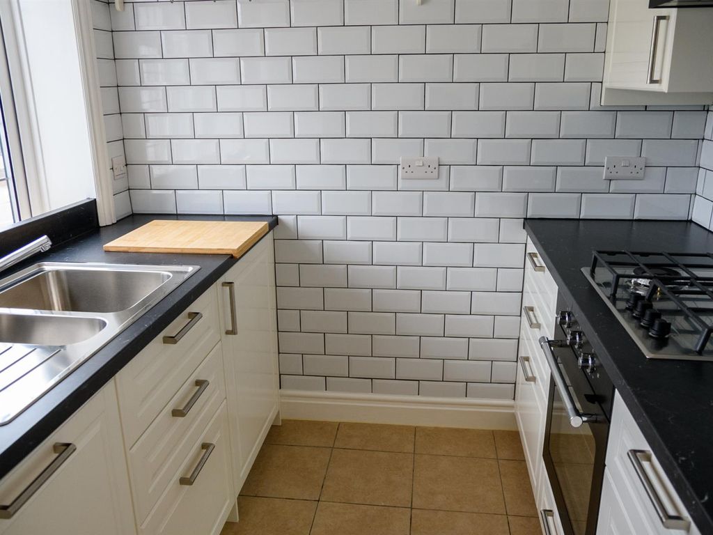 2 bed flat to rent in Audley Road, London NW4, £1,700 pcm