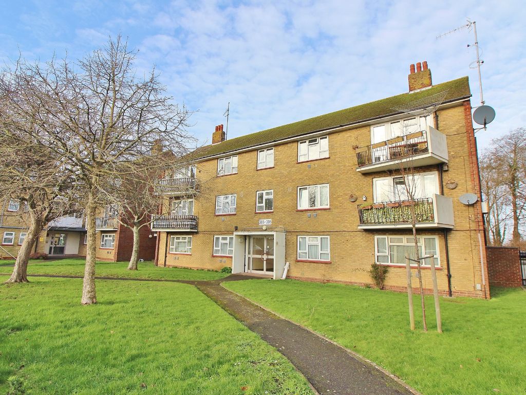 2 bed flat for sale in Eastern Road, Portsmouth PO3, £149,995