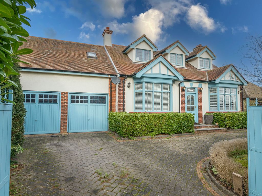 4 bed detached house for sale in Bournes Green Chase, Shoeburyness SS3, £1,150,000