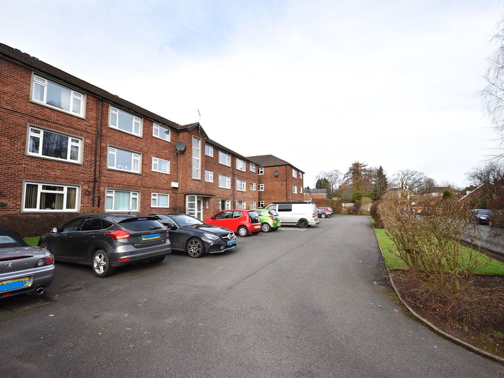 1 bed flat for sale in Tytherington Court, Macclesfield SK10, £125,000