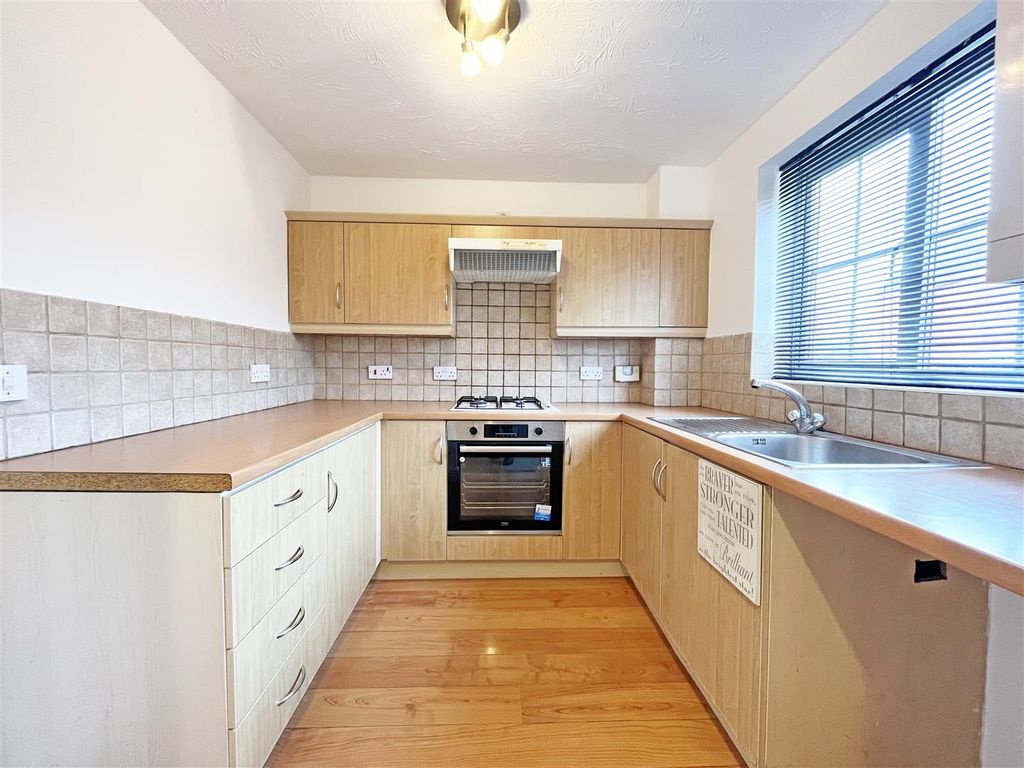 2 bed town house to rent in Bullfinch Road, Basford, Nottingham NG6, £875 pcm