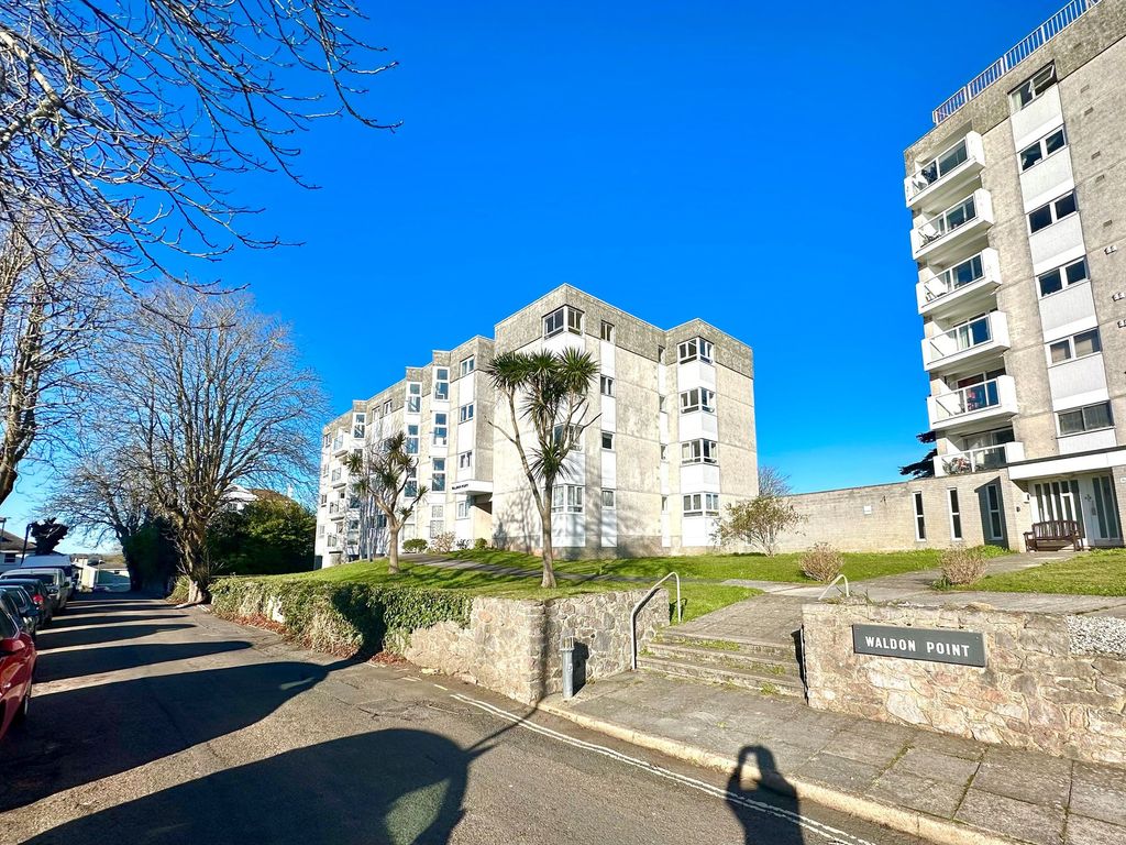 1 bed flat to rent in St. Lukes Road South, Torquay TQ2, £800 pcm