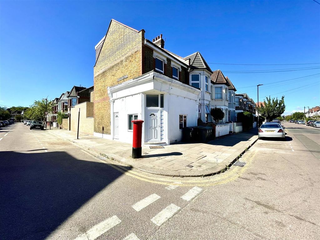 Studio to rent in Downhills Park Road, London N17, £1,050 pcm