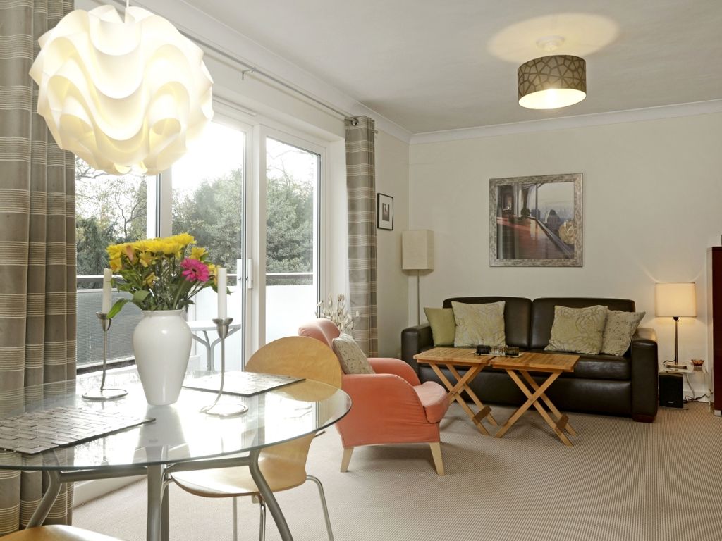 2 bed flat to rent in Hillside Road, St.Albans AL1, £1,600 pcm
