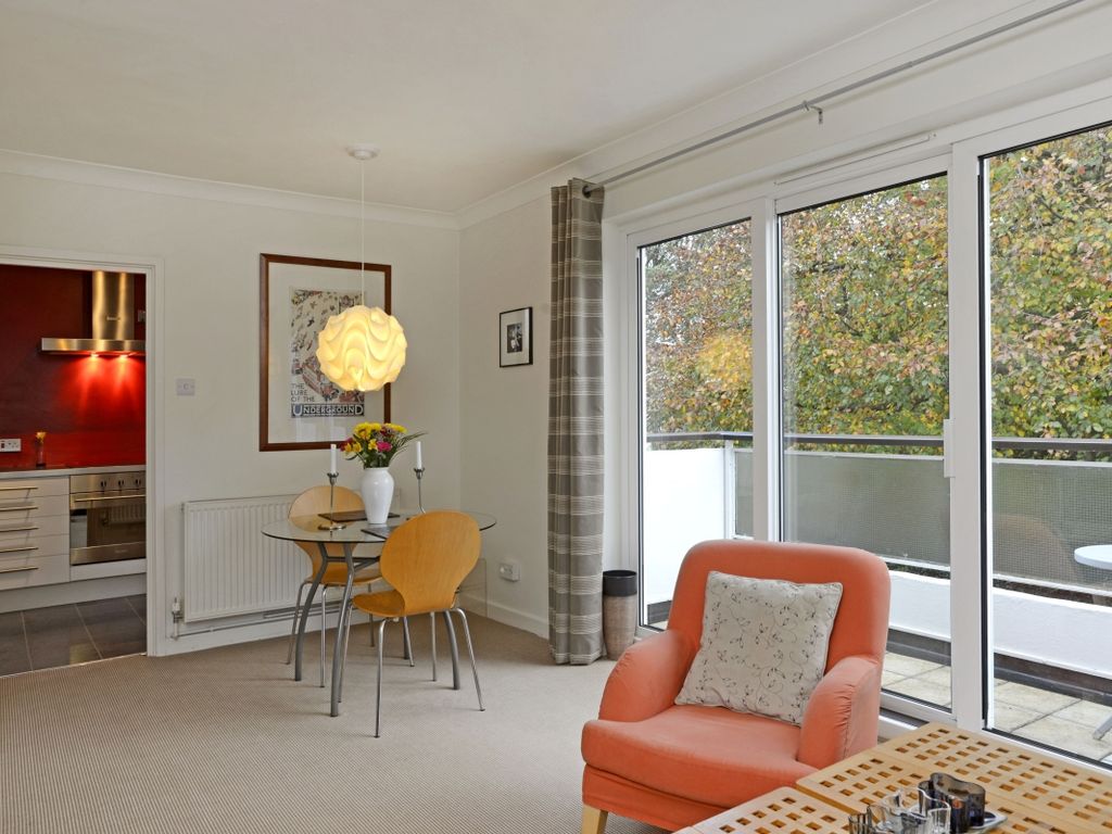 2 bed flat to rent in Hillside Road, St.Albans AL1, £1,600 pcm