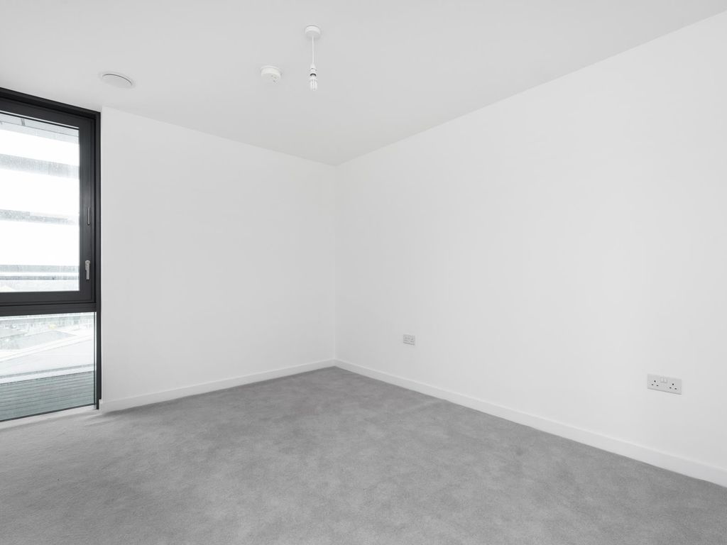 3 bed flat to rent in City North East Tower, City North Place N4, £3,467 pcm