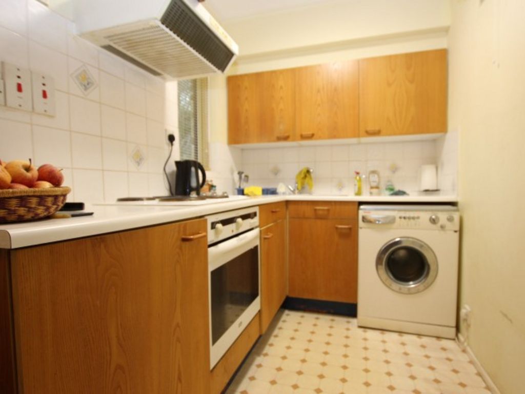 1 bed flat for sale in Wilsdon Way, Oxfordshire OX5, £130,000