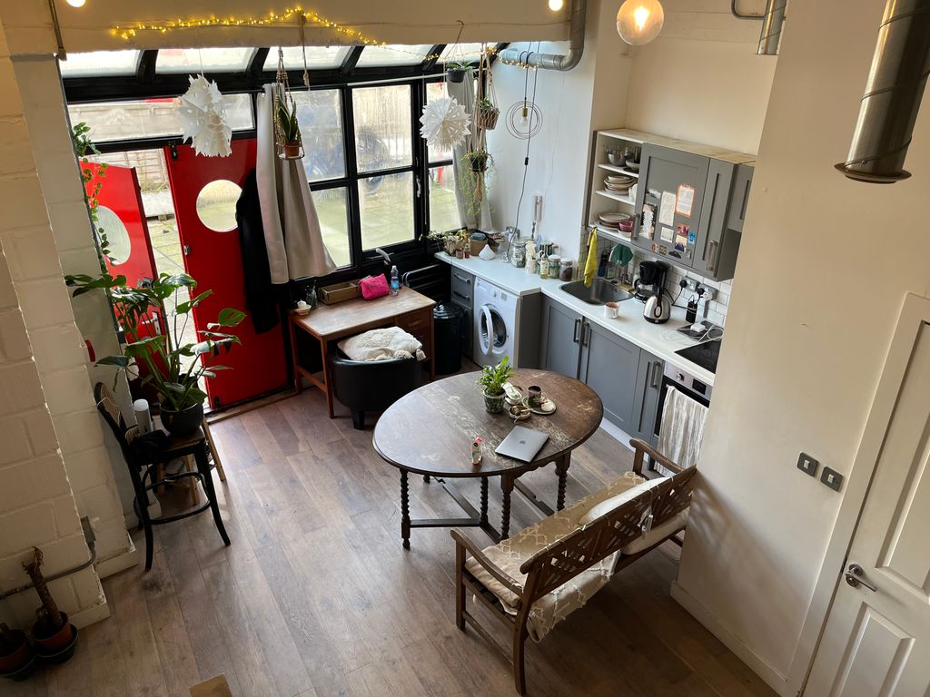 1 bed flat to rent in Canalside Studios, Orsman Road, Hackney N1, £2,050 pcm