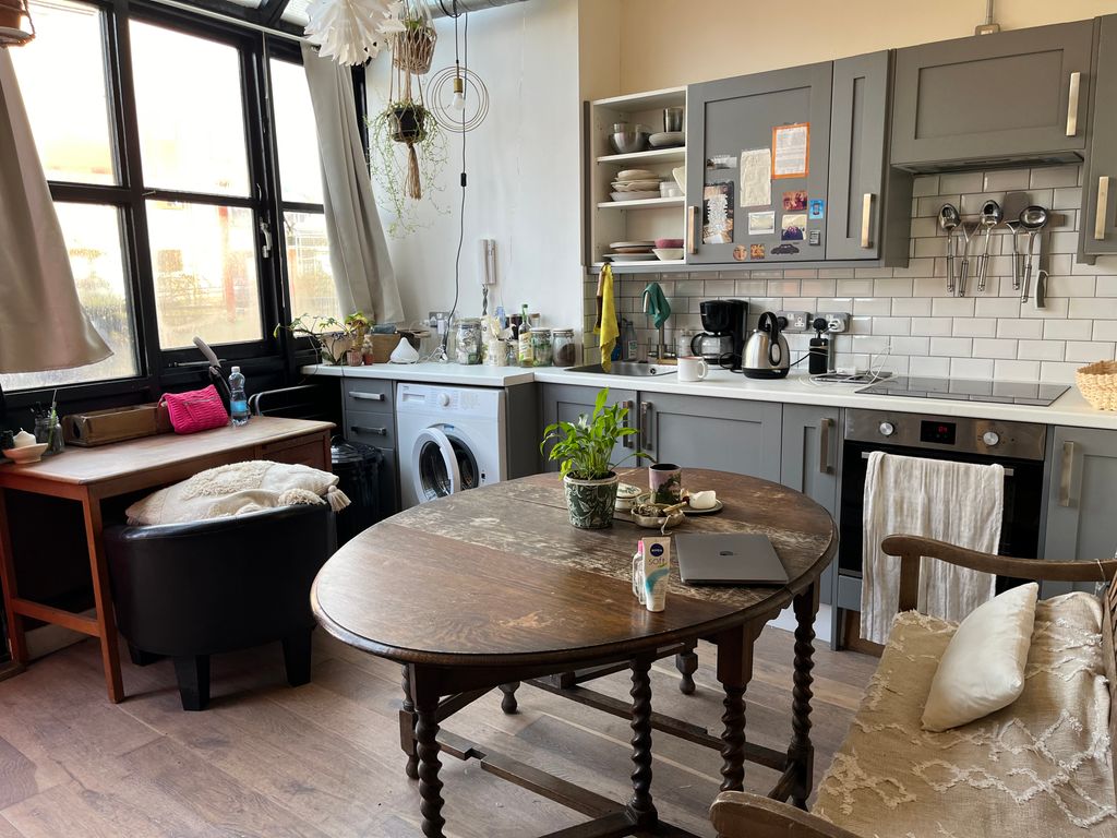 1 bed flat to rent in Canalside Studios, Orsman Road, Hackney N1, £2,050 pcm