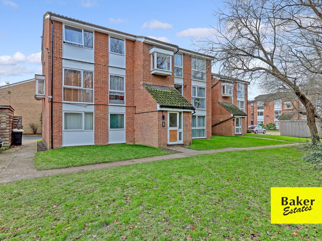 2 bed flat for sale in Trotwood, Chigwell IG7, £265,000