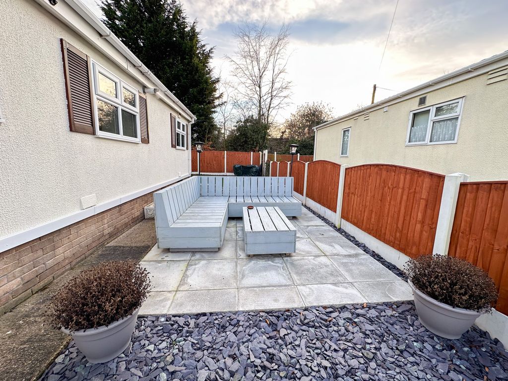 2 bed mobile/park home for sale in Old Mill Lane, Mansfield NG19, £150,000