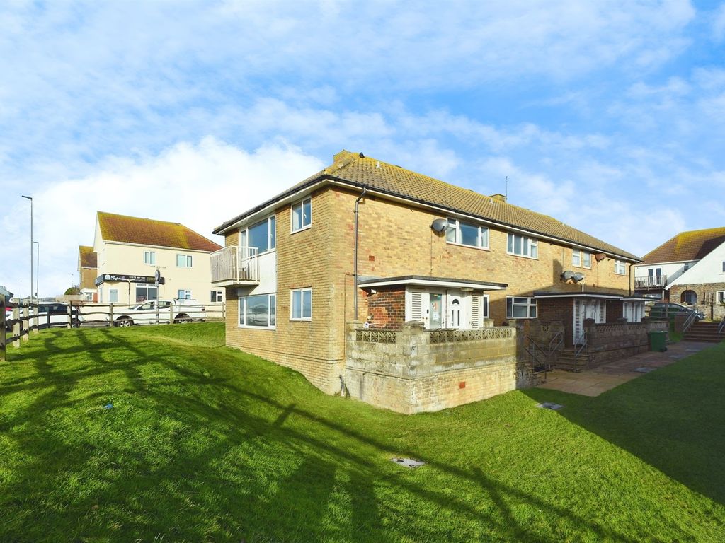 2 bed flat for sale in Seacliffe, Telscombe Cliffs, Peacehaven BN10, £235,000