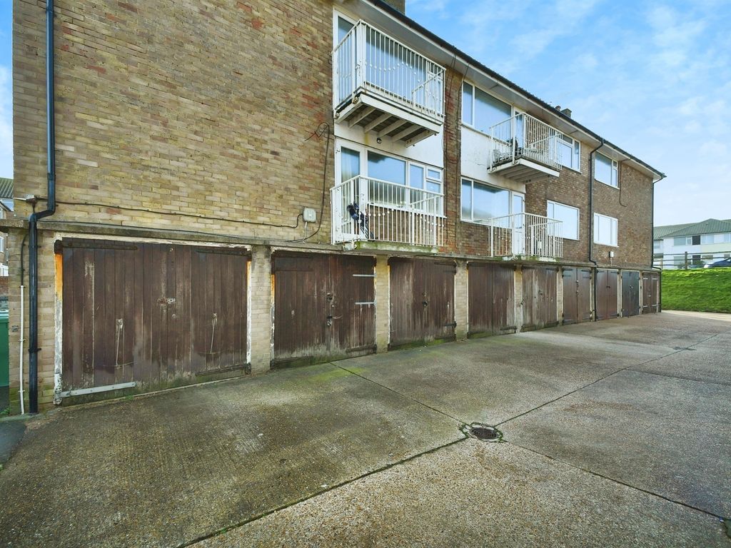 2 bed flat for sale in Seacliffe, Telscombe Cliffs, Peacehaven BN10, £235,000