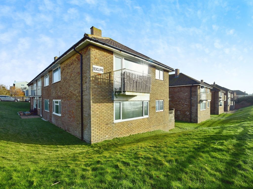 2 bed flat for sale in Seacliffe, Telscombe Cliffs, Peacehaven BN10, £235,000