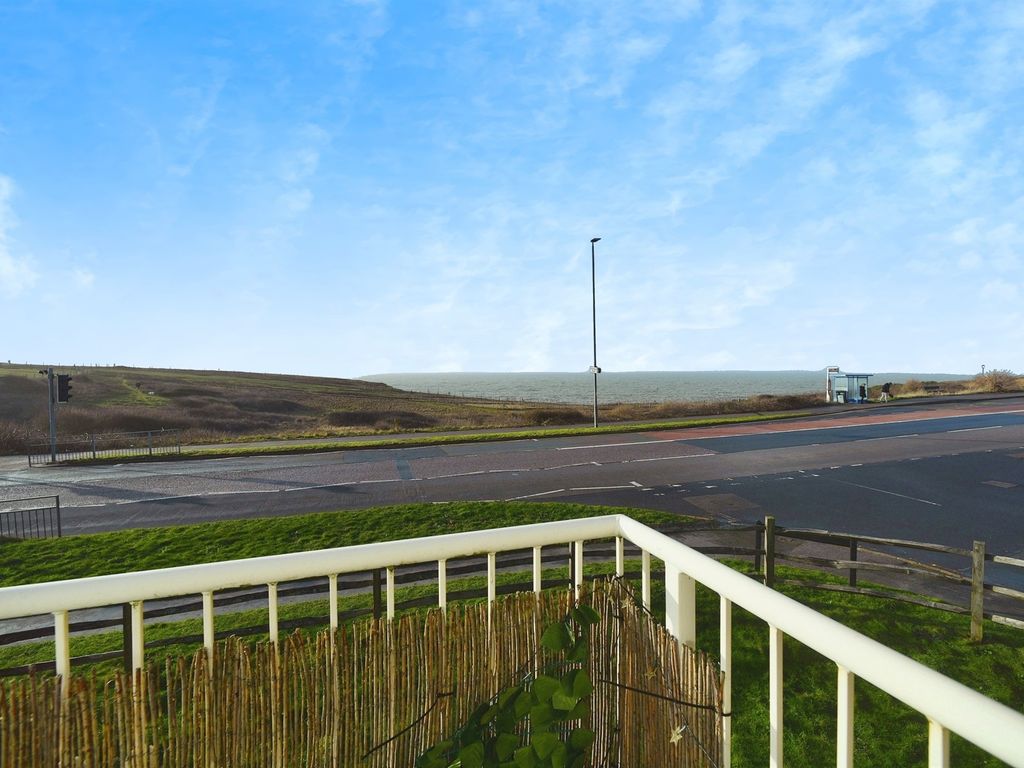 2 bed flat for sale in Seacliffe, Telscombe Cliffs, Peacehaven BN10, £235,000