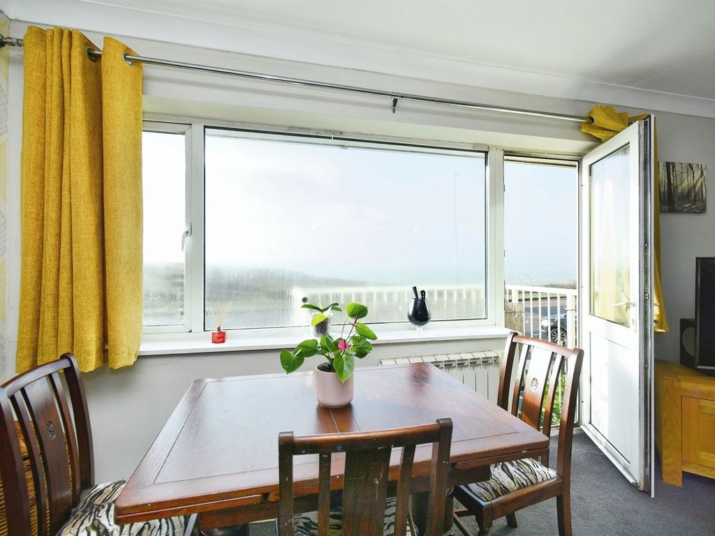 2 bed flat for sale in Seacliffe, Telscombe Cliffs, Peacehaven BN10, £235,000