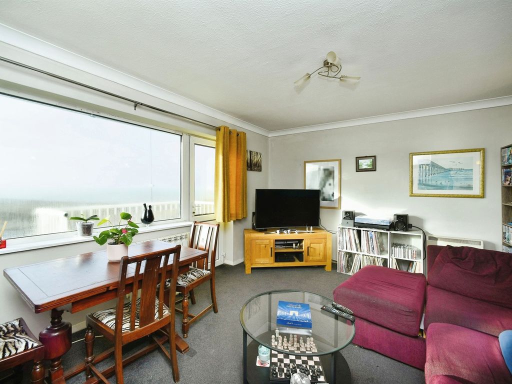 2 bed flat for sale in Seacliffe, Telscombe Cliffs, Peacehaven BN10, £235,000