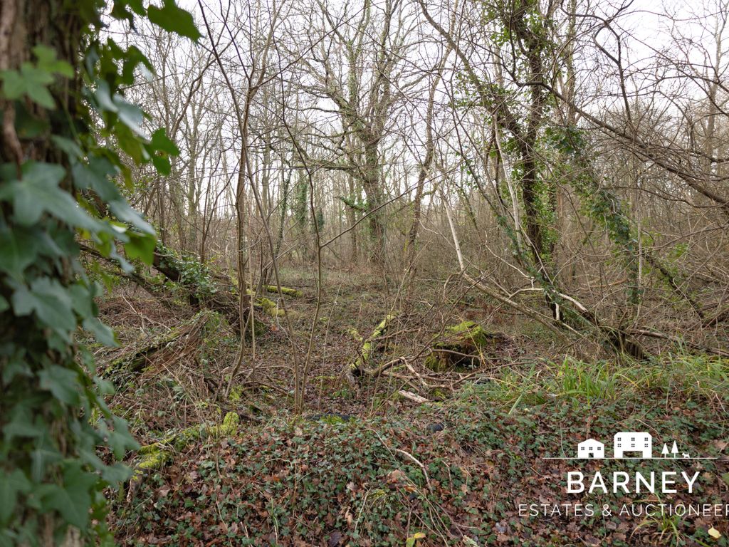 Land for sale in Botley Road, Southampton SO31, £35,000