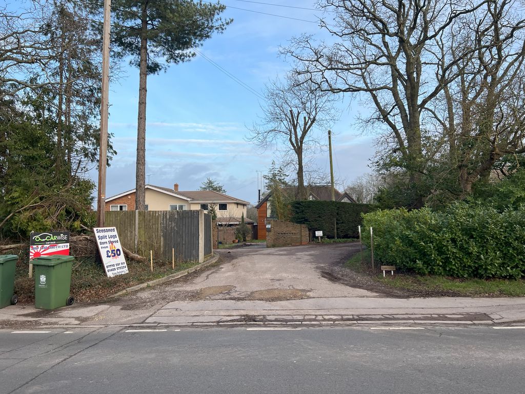 Land for sale in Botley Road, Southampton SO31, £35,000