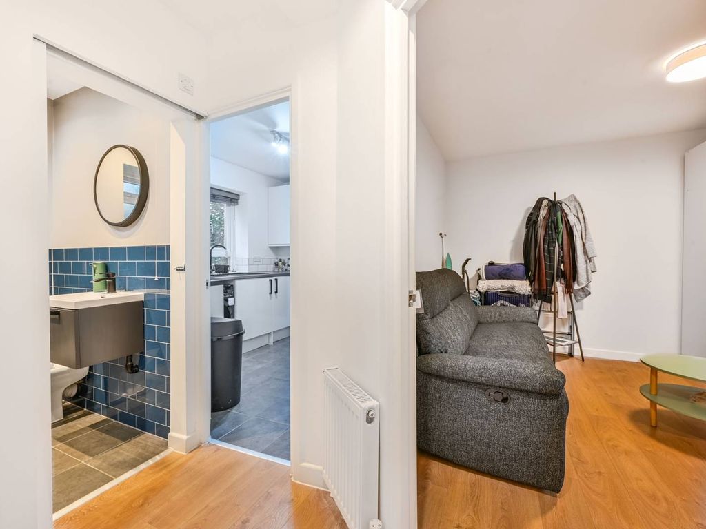 1 bed flat for sale in Junction Road, Tufnell Park, London N19, £300,000