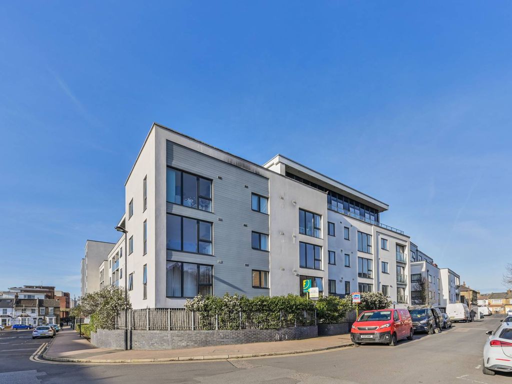 1 bed flat for sale in Vellum Court, Walthamstow, London E17, £240,000