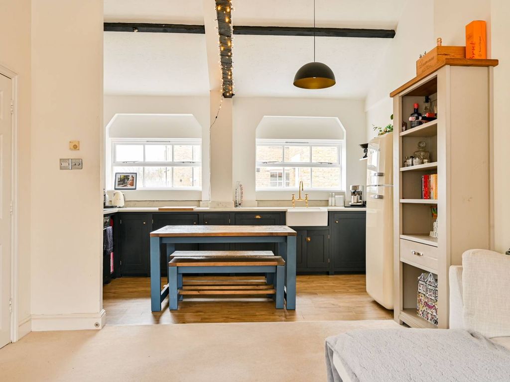 2 bed flat for sale in Bridewell Place, London E1W, Wapping, London,, £925,000