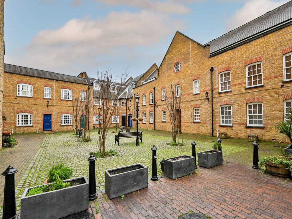 2 bed flat for sale in Bridewell Place, London E1W, Wapping, London,, £925,000