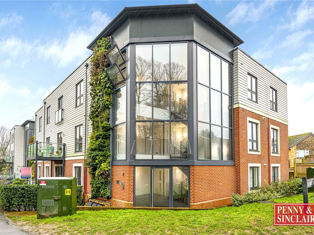 2 bed flat for sale in Deanfield Avenue, Henley-On-Thames RG9, £400,000